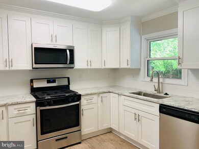 9402 Fontana Dr, Lanham, MD 20706 - photo 6