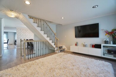 (7) Living Room