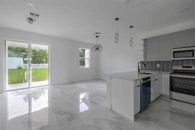 2005 Barroso St, Davenport, FL 33837 - photo 4