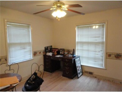 909 N Chestnut St, Lansing, MI 48906 - photo 5