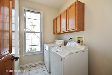 274 Johnson Woods Dr, Batavia, IL 60510 - photo 4