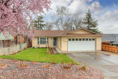 2283 College Way, Medford, OR 97504 - photo 2