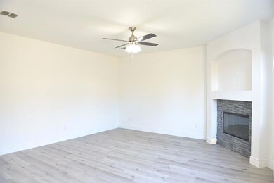 1301 Eagle Wing Ln, Denton, TX 76210 - photo 5