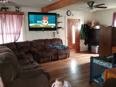 645 5th St, Myrtle Point, OR 97458 - photo 4