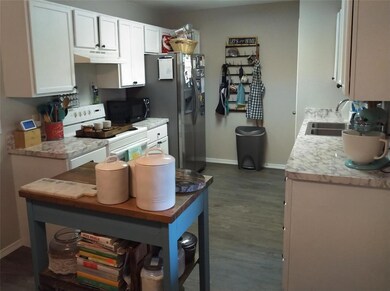 1014 Spell Ave, Cleburne, TX 76033 - photo 7