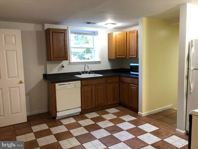 2431 Emmanuel Ct unit B, Huntingtown, MD 20639 - photo 2