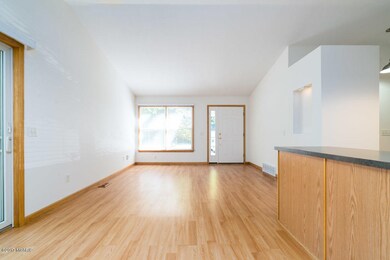 17302 Hazel St_008