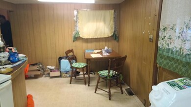 05-dining area of kitchen