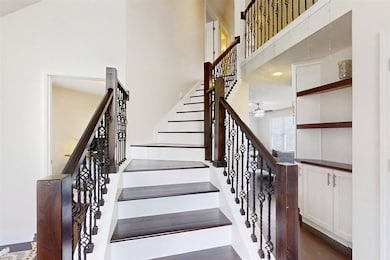 2822 Chesapeake Ln, Bloomington, IL 61704 - photo 6