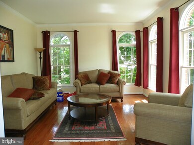 4313 Hollowstone Ct, Chantilly, VA 20151 - photo 2