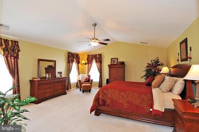 645 Tanglewood Dr, Sykesville, MD 21784 - photo 2