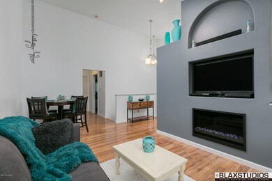 Living Room W/Fireplace