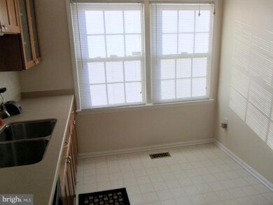 1949 Mayflower Dr, Woodbridge, VA 22192 - photo 6