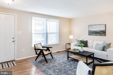 7870 Marioak Dr, Elkridge, MD 21075 - photo 2