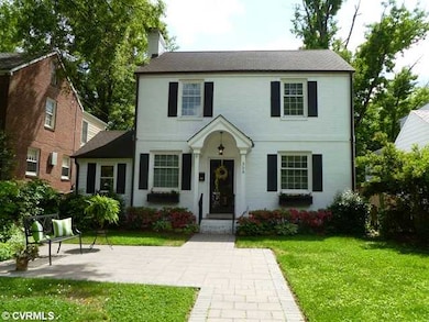 Exterior Front - Notice the front courtyard...perf