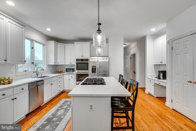 10500 Coving Cross Ln, Vienna, VA 22182 - photo 4