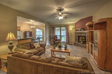 8804 N. 152 E. Ave. Owasso, OK 74055. Spacious liv