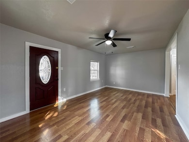 1009 W Snyder St, Alvin, TX 77511 - photo 6