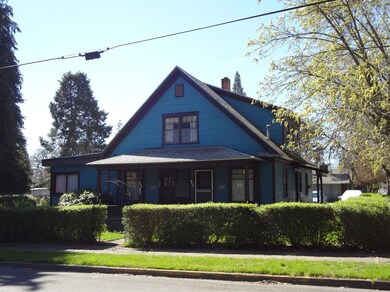 543 NW C St, Grants Pass, OR 97526 - photo 3