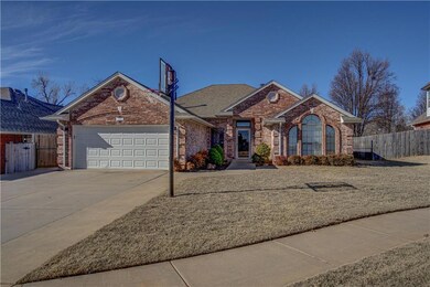 201 Parkway Dr, Moore, OK 73160 - photo 2