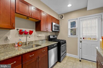 450 S Chapel Gate Ln, Baltimore, MD 21229 - photo 7