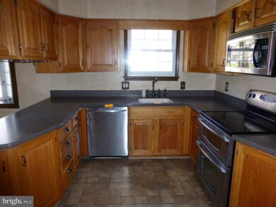 1051 Channing Ct, Pottstown, PA 19465 - photo 7