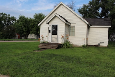407 Nelson St, Laurens, IA 50554 - photo 2