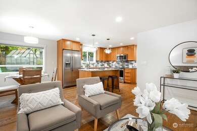 12561 Roosevelt Way NE, Seattle, WA 98125 - photo 3