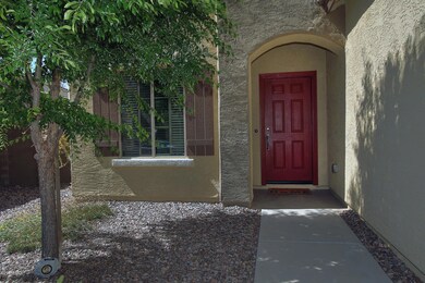 6548 W Congressional Way-large-004-7-Fro