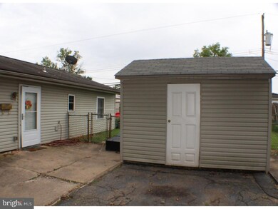 77 Gable Hill Rd, Levittown, PA 19057 - photo 2