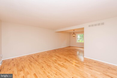 6047 Camelback Ln, Columbia, MD 21045 - photo 6