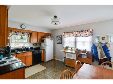 10 Mcgregor St, Essex Junction, VT 05452 - photo 4