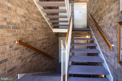 18611 Walkers Choice Rd unit 4, Montgomery Village, MD 20886 - photo 3