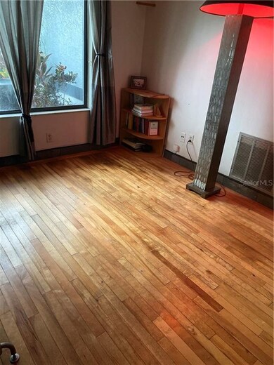 Living room/dining area