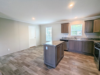 647 Oregon unit 647, Belleville, MI 48111 - photo 4