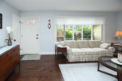 775 Huntingdon Dr, Schenectady, NY 12309 - photo 4