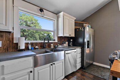 2664 Old Military Rd, Central Point, OR 97502 - photo 5