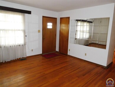 214 SW 40th Terrace, Topeka, KS 66609 - photo 2