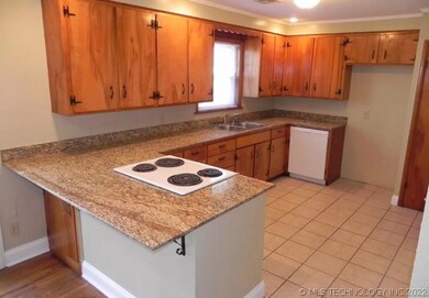 1638 S Birch Ave, Broken Arrow, OK 74012 - photo 2