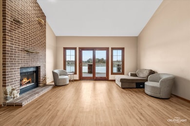 675 White Pine Cir, Lake In the Hills, IL 60156 - photo 6