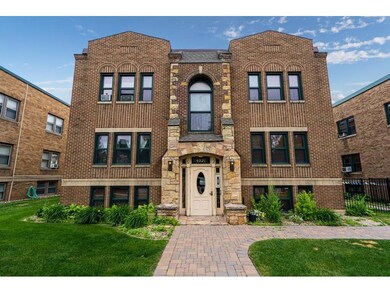 Beautiful Condo in Nicollet brownstone, quiet back