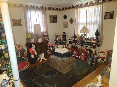 907 Montgomery St, Reidsville, NC 27320 - photo 4