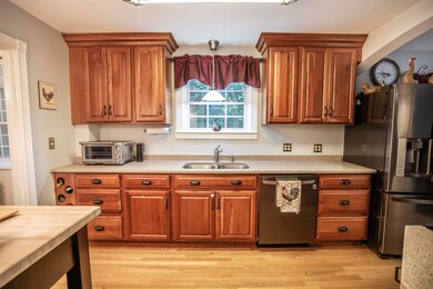 18 Bartlett St, Allenstown, NH 03275 - photo 5