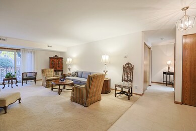 2420 W Talcott Rd unit 109, Park Ridge, IL 60068 - photo 6