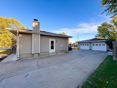 571 9th Ave, Columbus, NE 68601 - photo 3