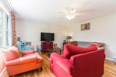 17 Ingersoll Ave, Warwick, RI 02886 - photo 4