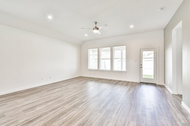 14316 S Hawthorne Hollow Ct, Conroe, TX 77384 - photo 6