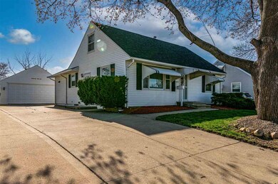 2433 Deborah Dr SW, Cedar Rapids, IA 52404 - photo 2