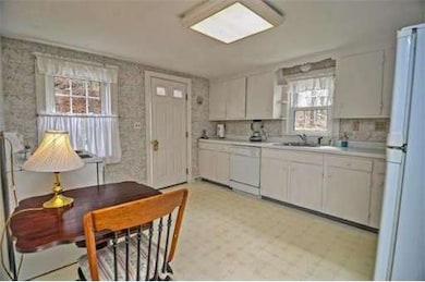 118 Mayfair Dr, Westwood, MA 02090 - photo 5