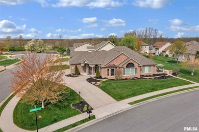 4705 N Thornhill Dr, Peoria, IL 61615 - photo 2